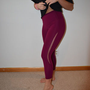 Athletic leggings with cute mesh cutout